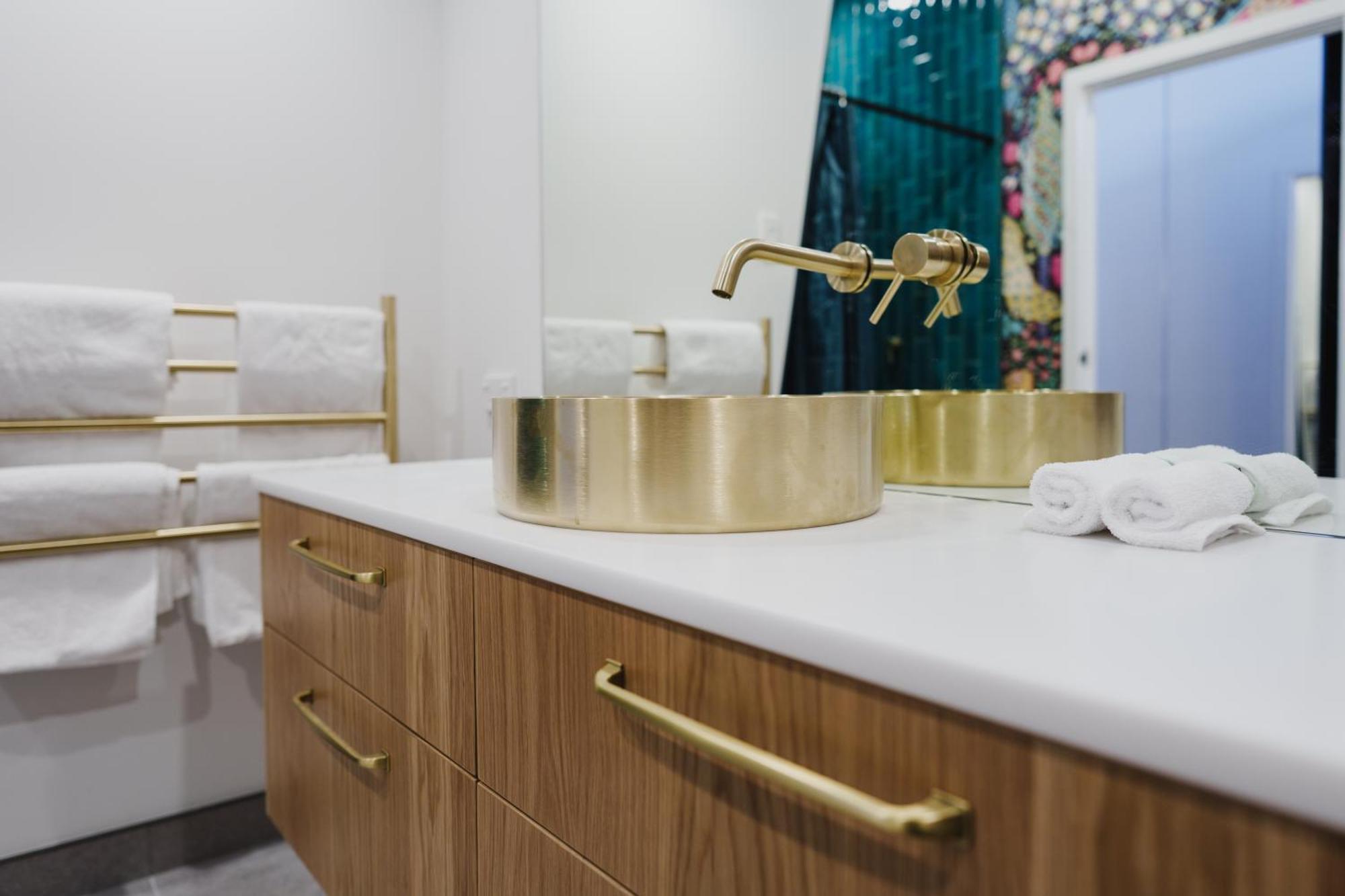 The Chamberson Hotel ดะนีดิน ภายนอก รูปภาพ Bathroom fixtures