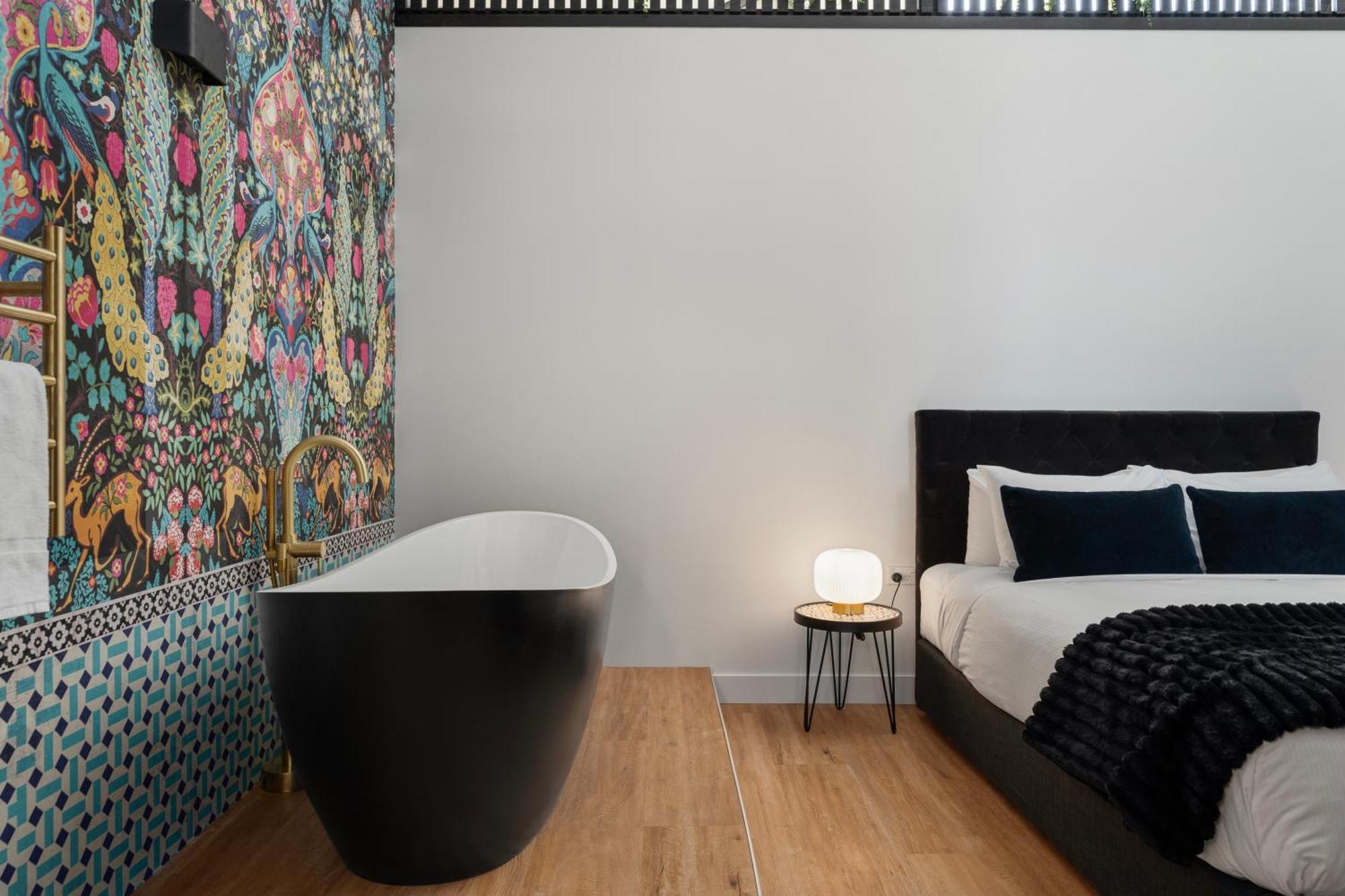 The Chamberson Hotel ดะนีดิน ภายนอก รูปภาพ A freestanding bathtub