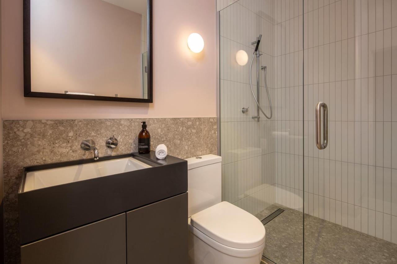 The Chamberson Hotel ดะนีดิน ภายนอก รูปภาพ A modern bathroom