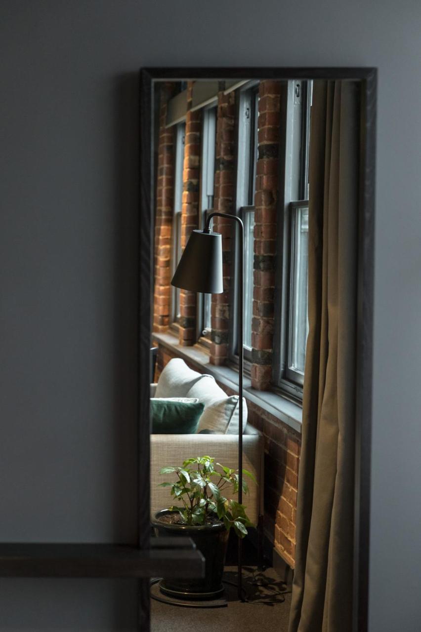 The Chamberson Hotel ดะนีดิน ภายนอก รูปภาพ A floor lamp
